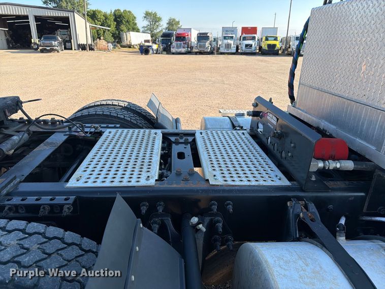 image for item FK3387 2019 International LT625 semi truck