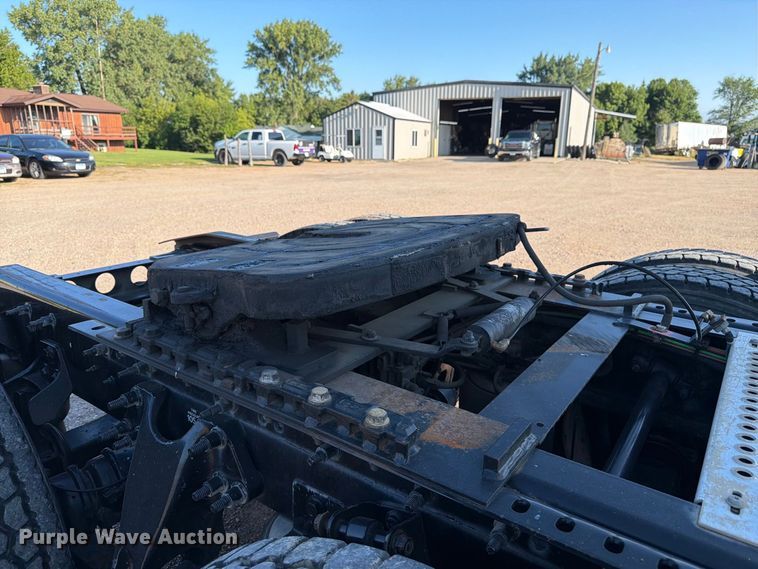 image for item FK3387 2019 International LT625 semi truck