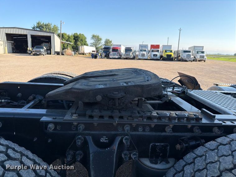 image for item FK3387 2019 International LT625 semi truck
