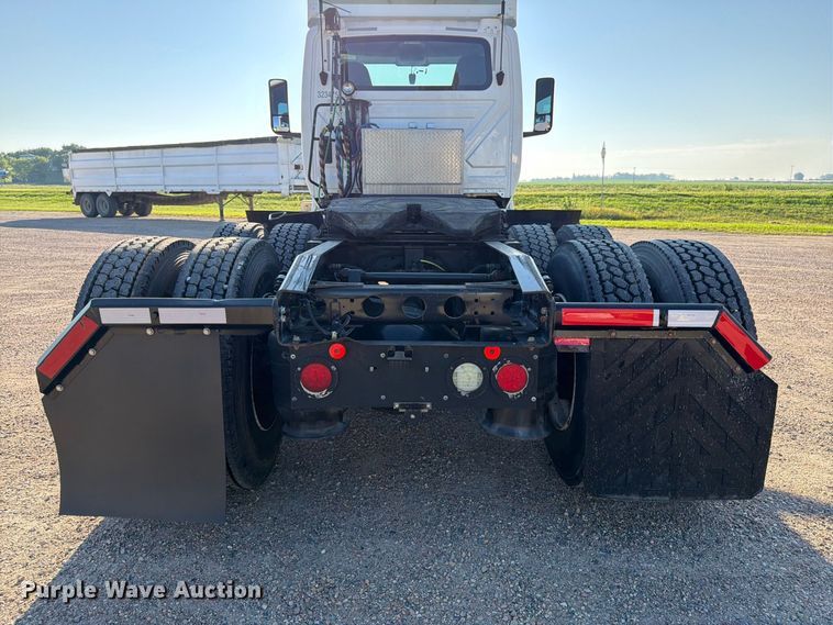 image for item FK3387 2019 International LT625 semi truck