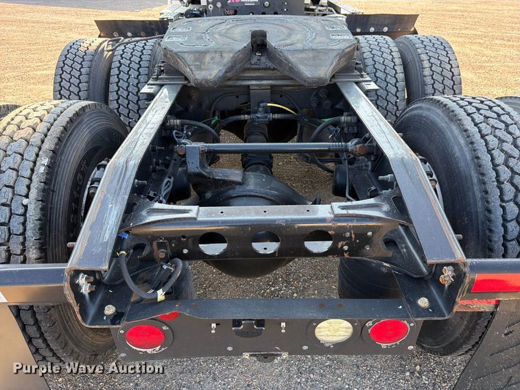 image for item FK3387 2019 International LT625 semi truck