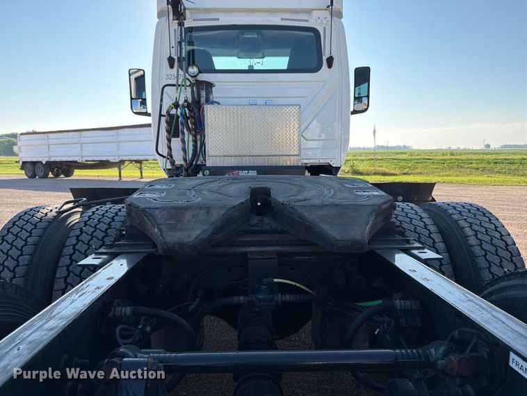 image for item FK3387 2019 International LT625 semi truck
