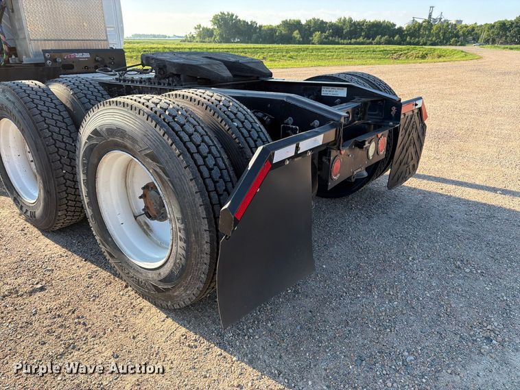 image for item FK3387 2019 International LT625 semi truck