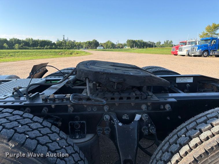 image for item FK3387 2019 International LT625 semi truck