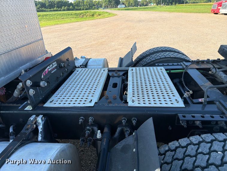 image for item FK3387 2019 International LT625 semi truck