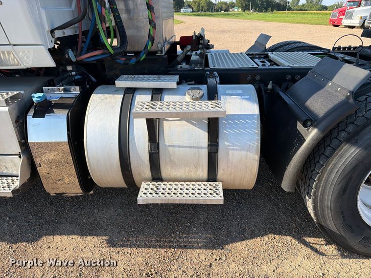 image for item FK3387 2019 International LT625 semi truck