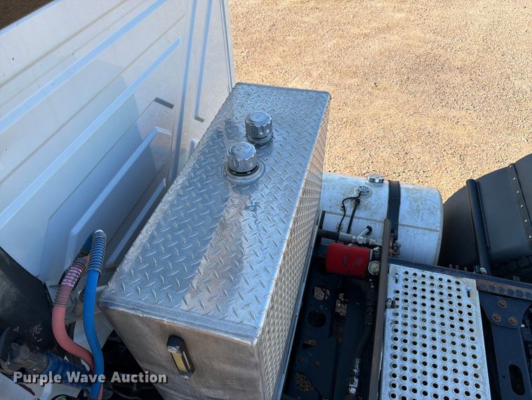 image for item FK3387 2019 International LT625 semi truck
