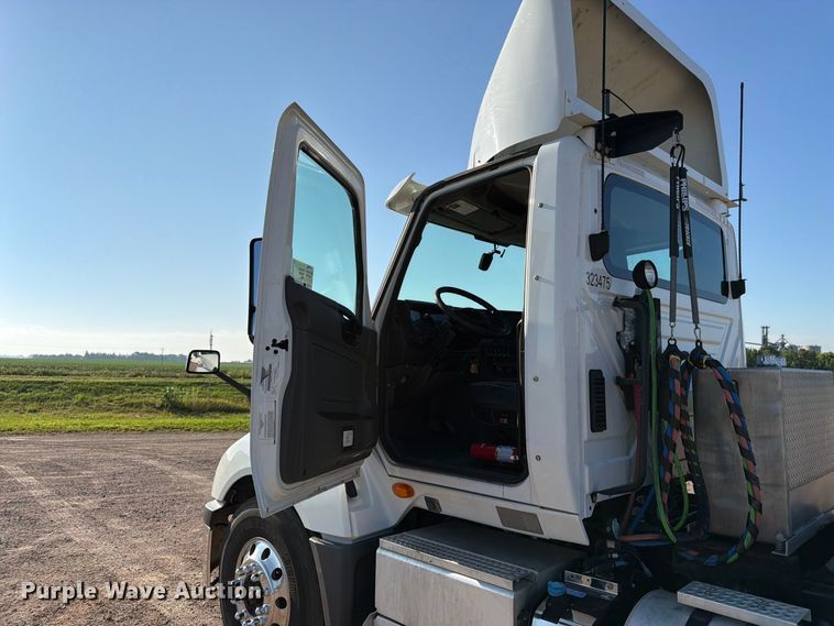 image for item FK3387 2019 International LT625 semi truck