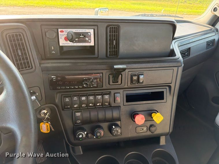 image for item FK3387 2019 International LT625 semi truck