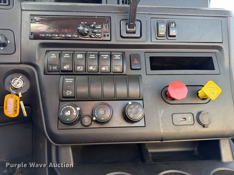 image for item FK3387 2019 International LT625 semi truck