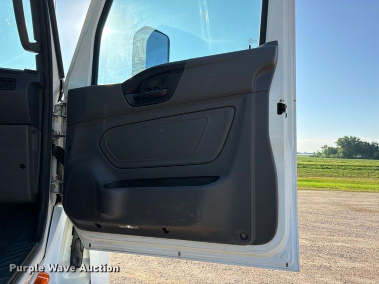 image for item FK3387 2019 International LT625 semi truck
