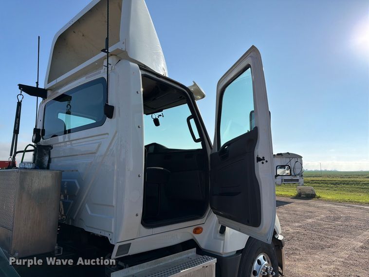image for item FK3387 2019 International LT625 semi truck