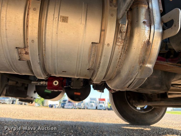 image for item FK3387 2019 International LT625 semi truck