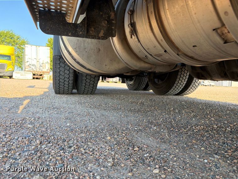 image for item FK3387 2019 International LT625 semi truck