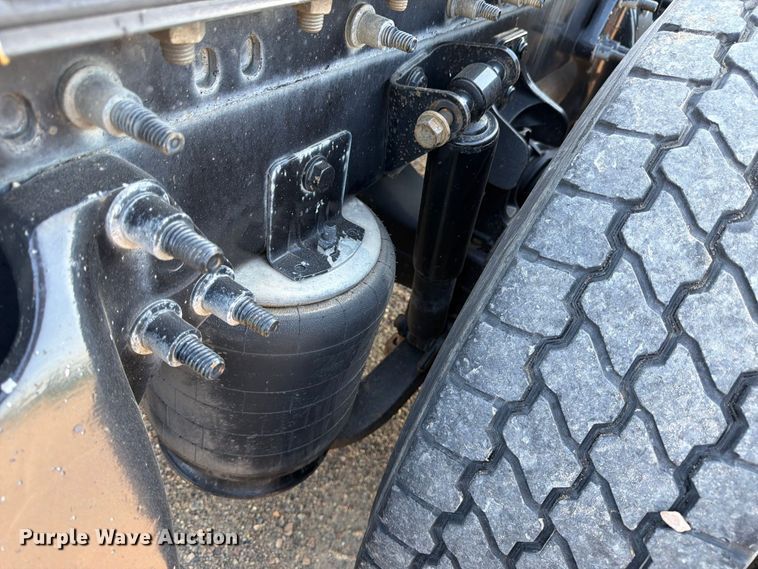 image for item FK3387 2019 International LT625 semi truck