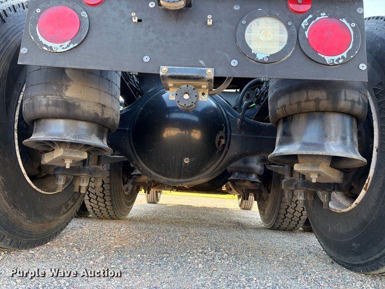 image for item FK3387 2019 International LT625 semi truck