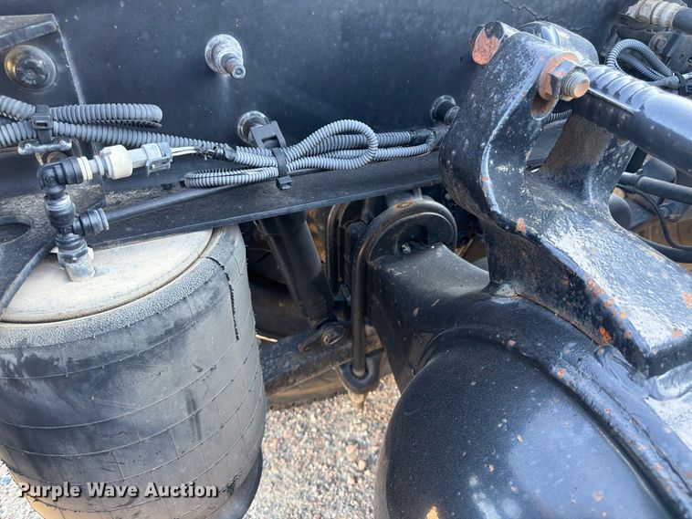image for item FK3387 2019 International LT625 semi truck