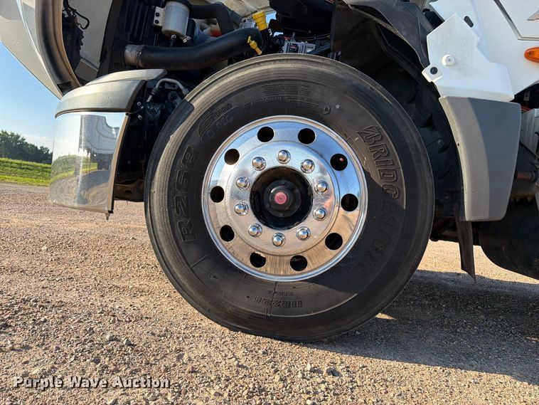 image for item FK3387 2019 International LT625 semi truck