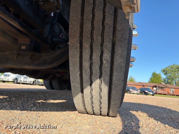 image for item FK3387 2019 International LT625 semi truck