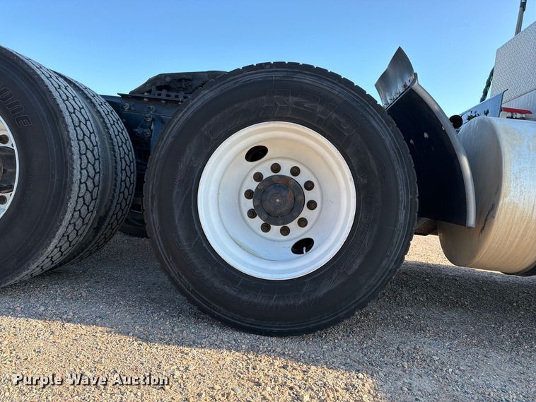 image for item FK3387 2019 International LT625 semi truck