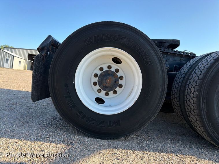 image for item FK3387 2019 International LT625 semi truck