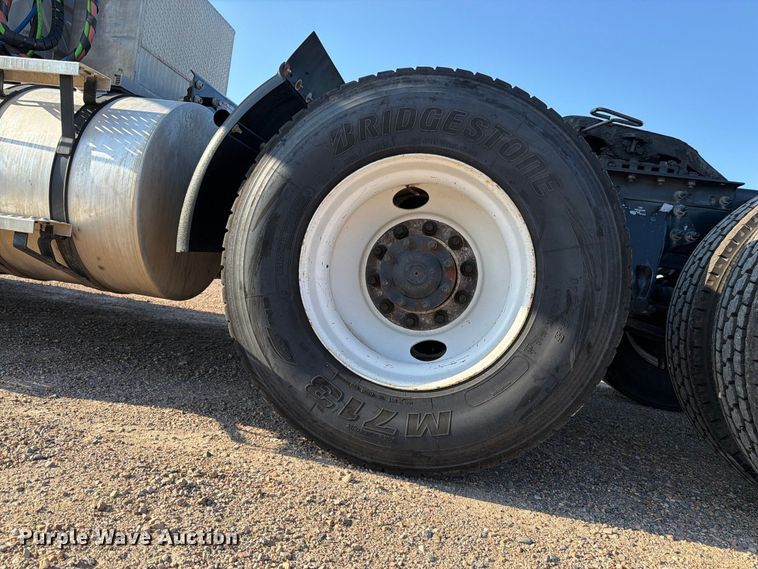 image for item FK3387 2019 International LT625 semi truck
