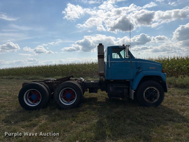 image for item FK3390 1985 GMC J9C064 semi truck