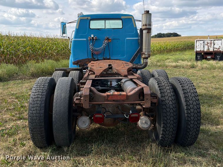 image for item FK3390 1985 GMC J9C064 semi truck