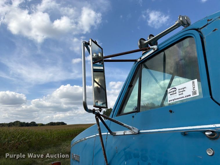 image for item FK3390 1985 GMC J9C064 semi truck