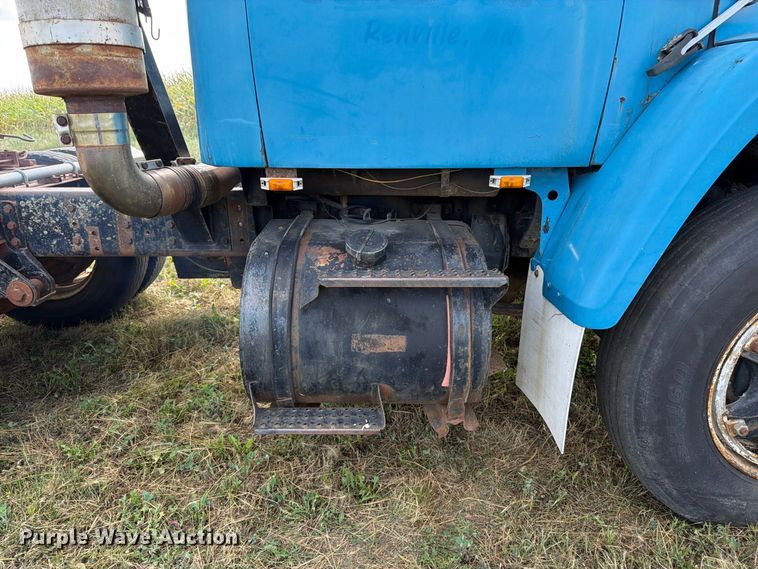 image for item FK3390 1985 GMC J9C064 semi truck