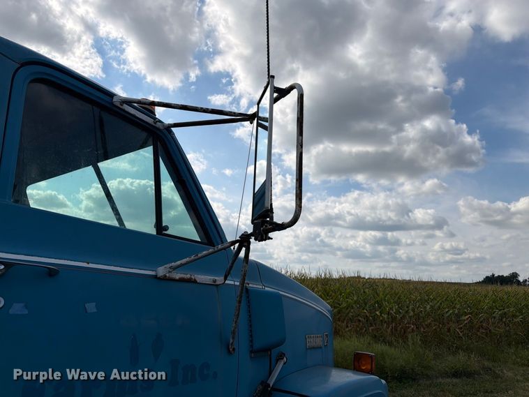 image for item FK3390 1985 GMC J9C064 semi truck