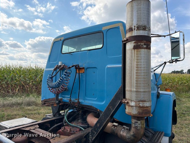 image for item FK3390 1985 GMC J9C064 semi truck