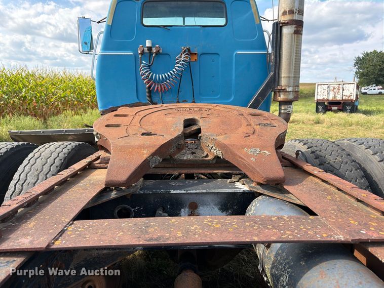 image for item FK3390 1985 GMC J9C064 semi truck