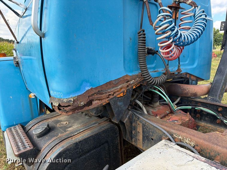 image for item FK3390 1985 GMC J9C064 semi truck