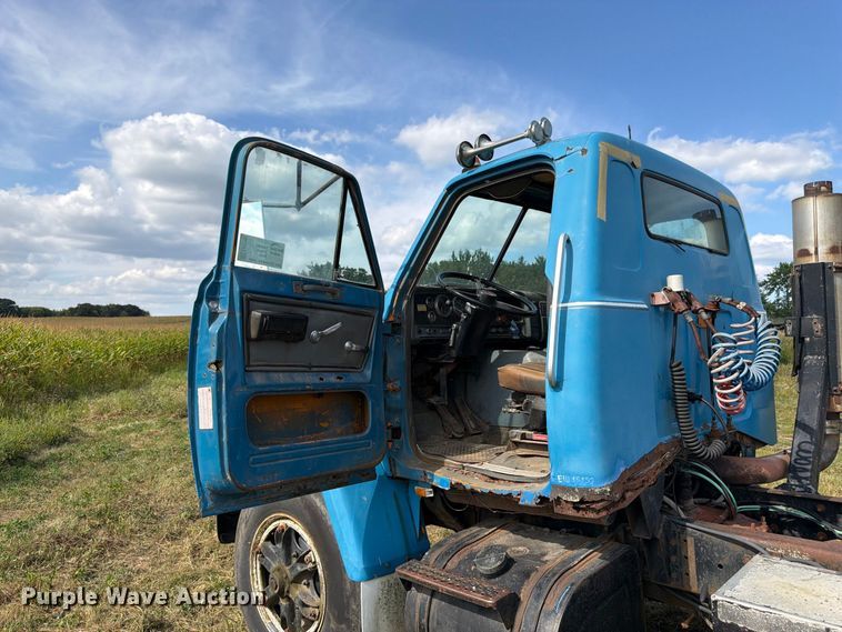 image for item FK3390 1985 GMC J9C064 semi truck