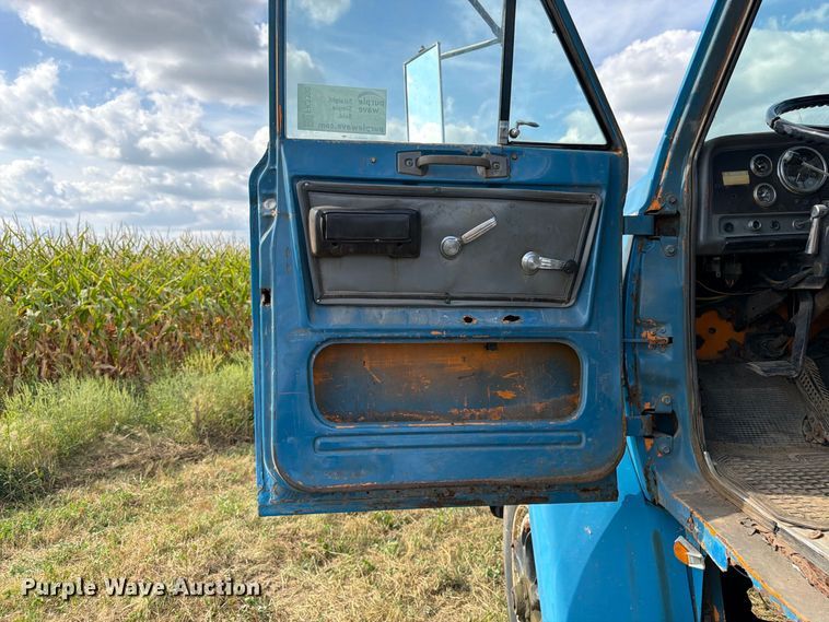 image for item FK3390 1985 GMC J9C064 semi truck