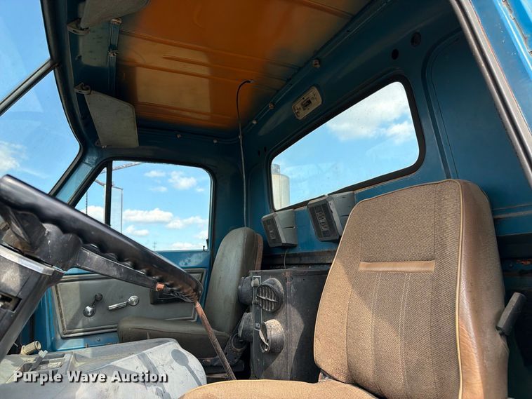 image for item FK3390 1985 GMC J9C064 semi truck