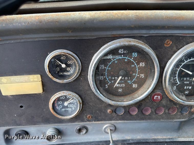 image for item FK3390 1985 GMC J9C064 semi truck