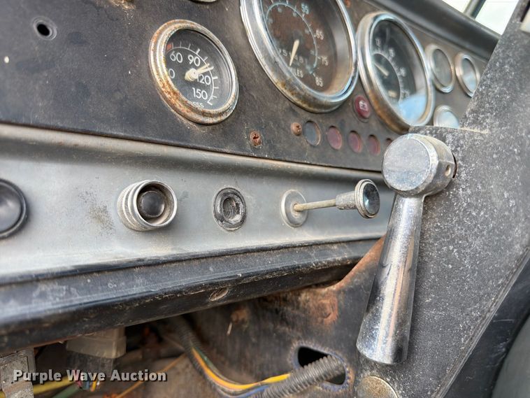 image for item FK3390 1985 GMC J9C064 semi truck