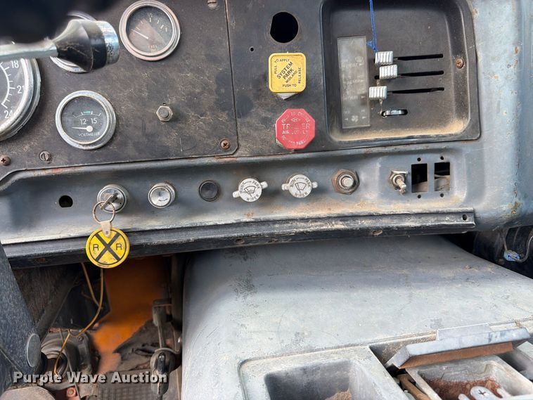 image for item FK3390 1985 GMC J9C064 semi truck