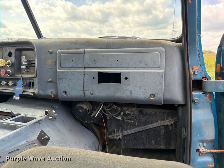 image for item FK3390 1985 GMC J9C064 semi truck