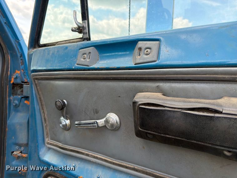 image for item FK3390 1985 GMC J9C064 semi truck