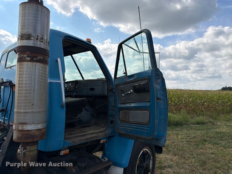 image for item FK3390 1985 GMC J9C064 semi truck