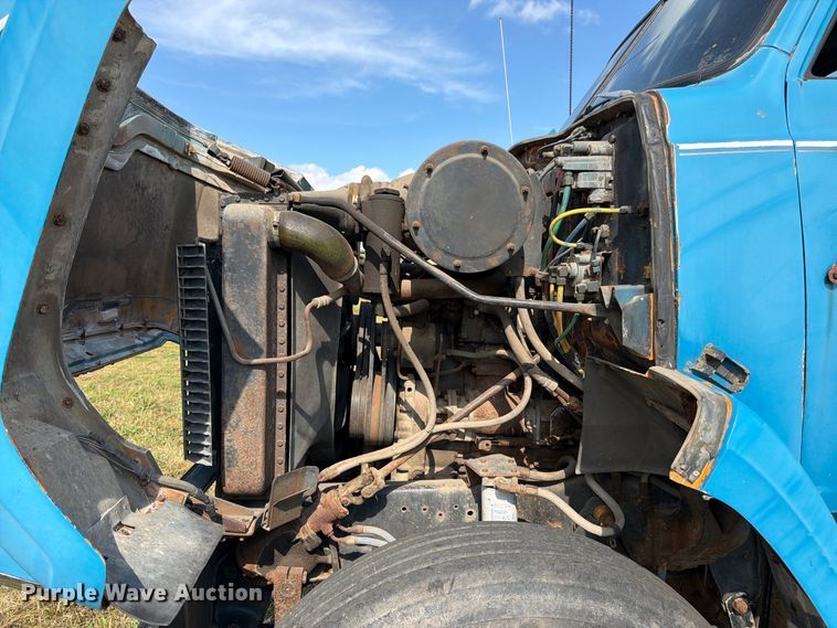 image for item FK3390 1985 GMC J9C064 semi truck