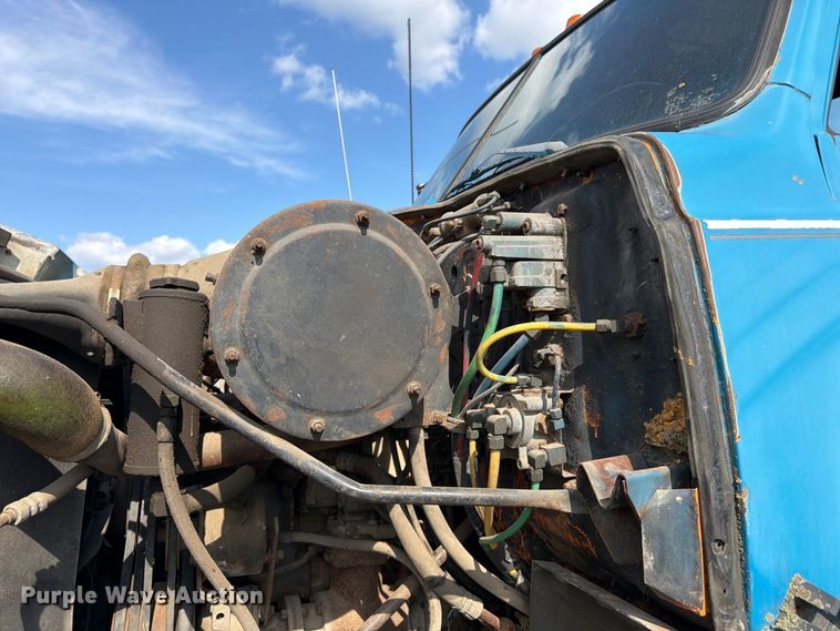 image for item FK3390 1985 GMC J9C064 semi truck