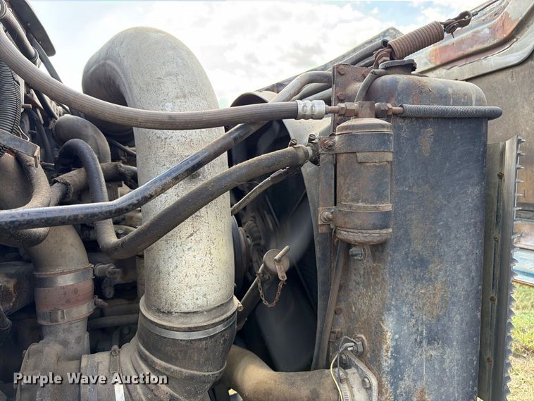 image for item FK3390 1985 GMC J9C064 semi truck