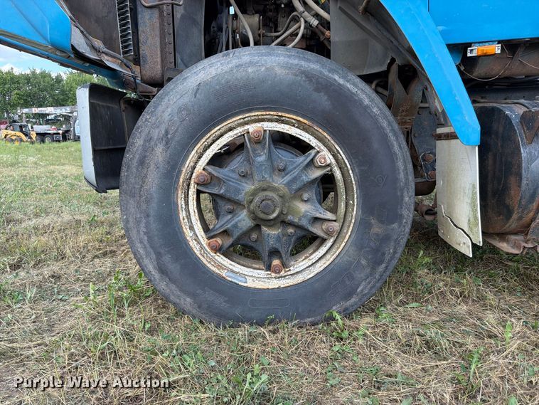 image for item FK3390 1985 GMC J9C064 semi truck