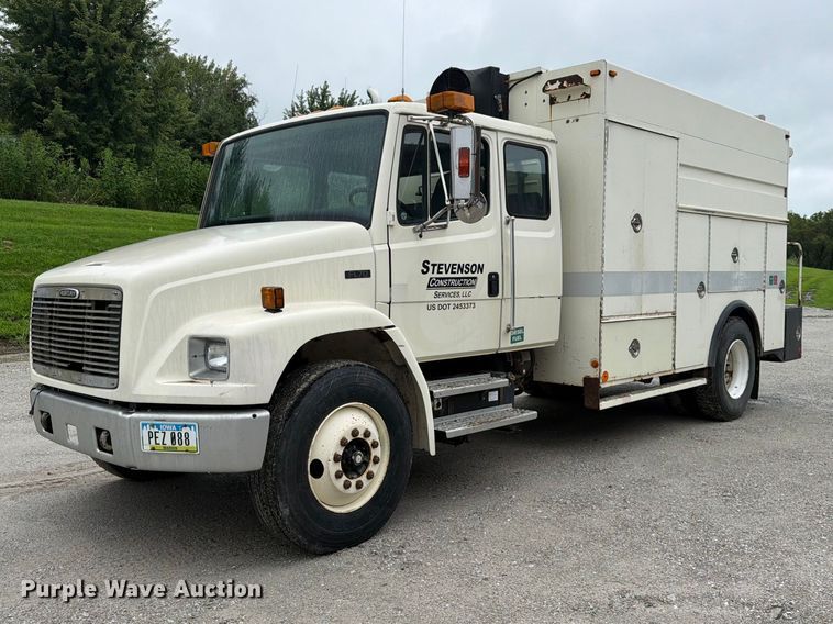 1999 Freightliner FL70 utility / service truck