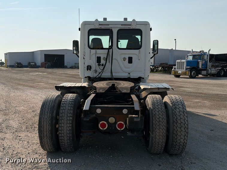 image for item FK4106 2016 Freightliner Cascadia semi truck