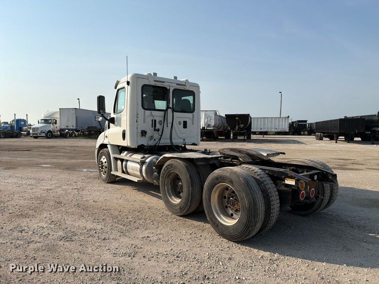 image for item FK4106 2016 Freightliner Cascadia semi truck
